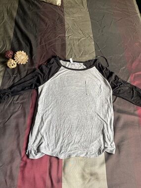 Women's Gray and Black Raglan Sleeve Top